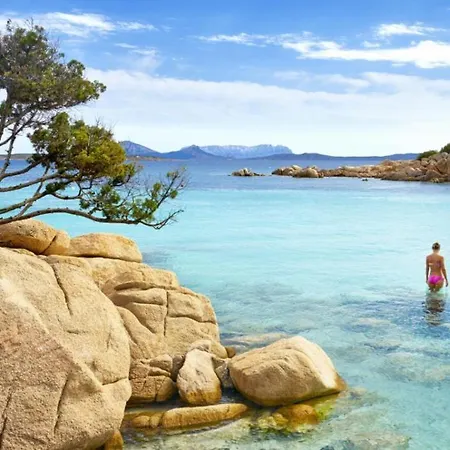Valentina Costa Smeralda Vista Mar Cugnana Verde